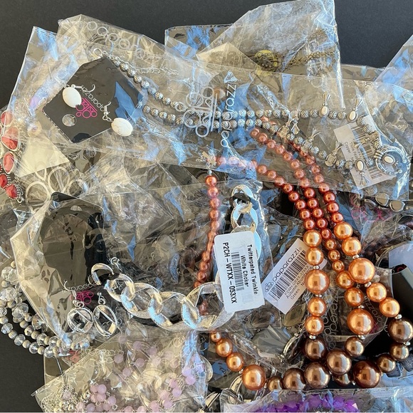 NWT Paparazzi Jewelry Mixed Statement Lot Wearable Necklaces Bracelets - Picture 3 of 7